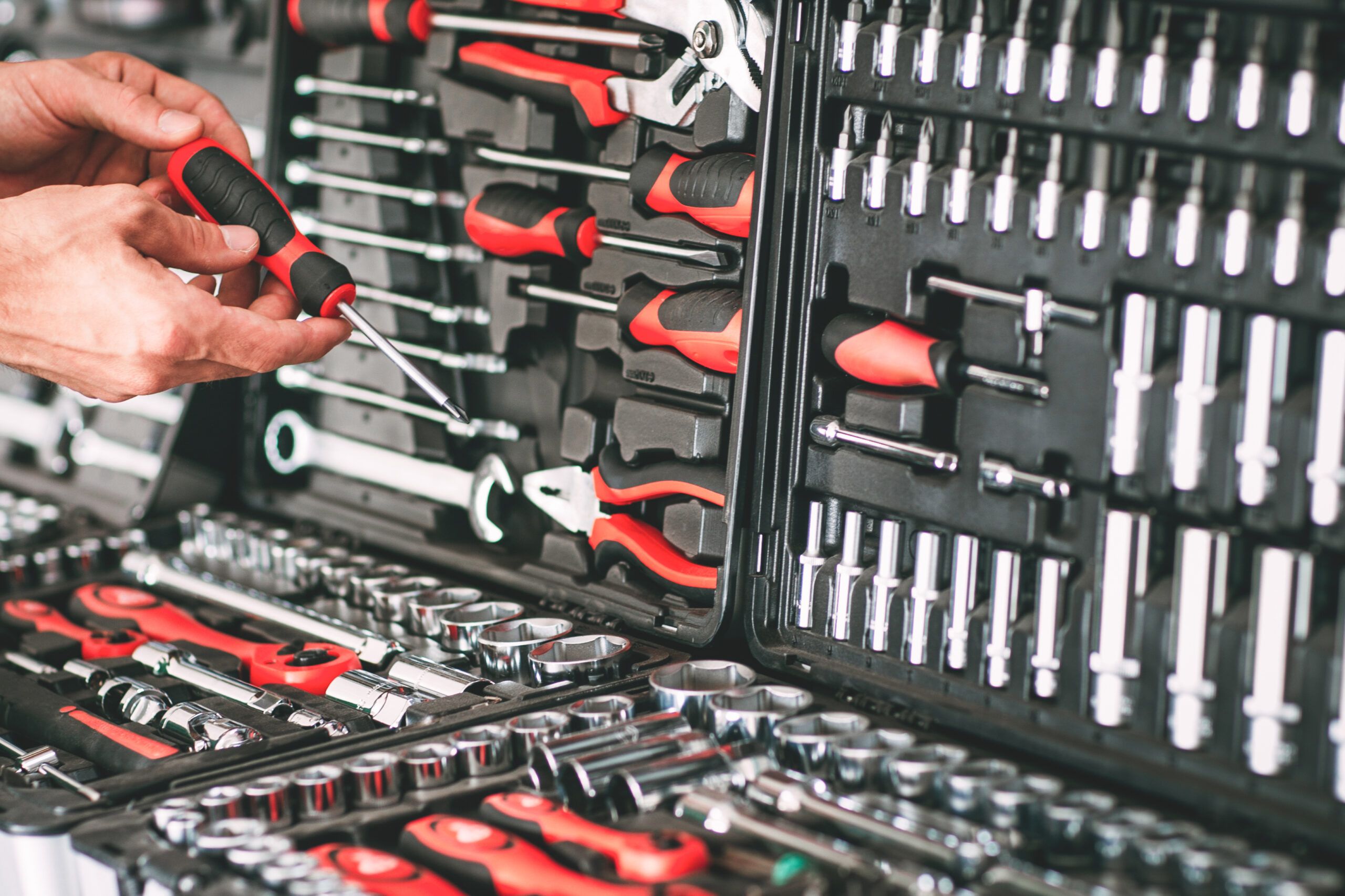 Devant -Atelier Précision best tool sets scaled.jpeg.optimal